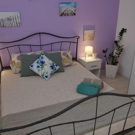 Spacious Apartment With Private Parking Pula Exterior photo