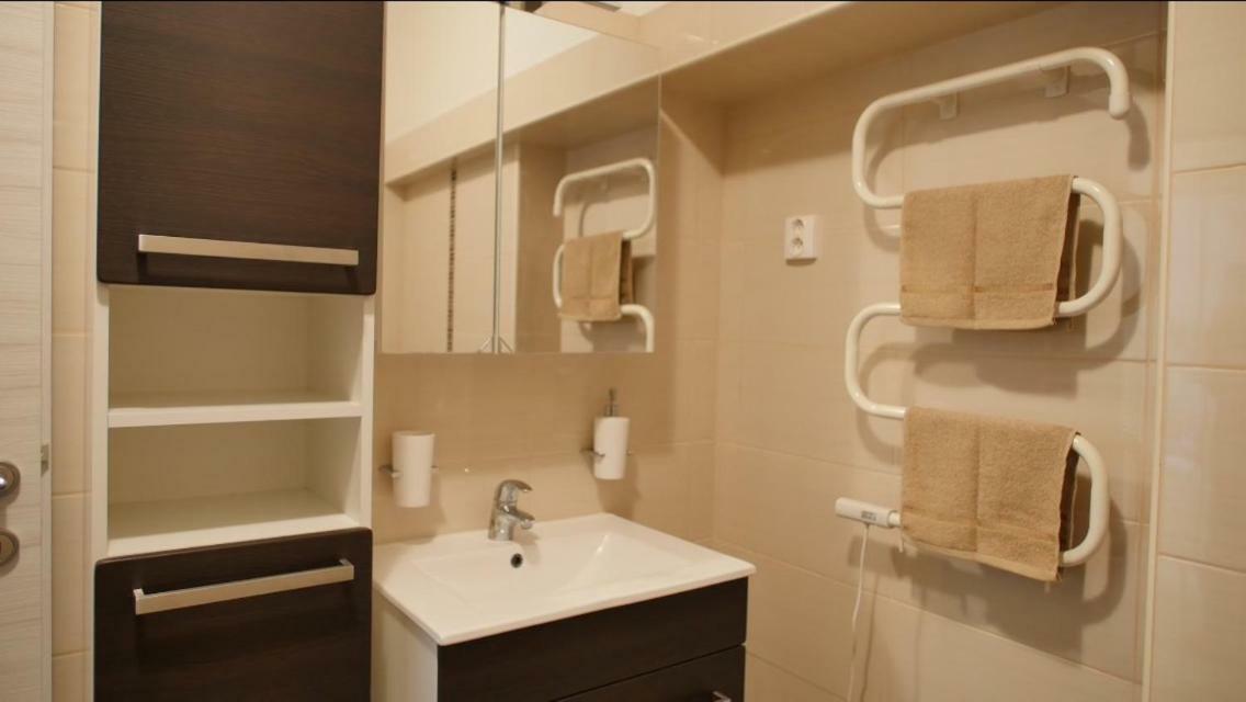 Spacious Apartment With Private Parking Pula Exterior photo